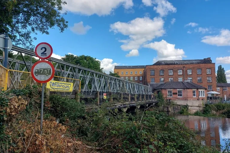 Derby bridge under 24/7 security over collapse risk