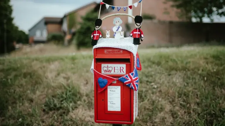 Cosby Yarn Bomb brings 80 free displays to Leicestershire